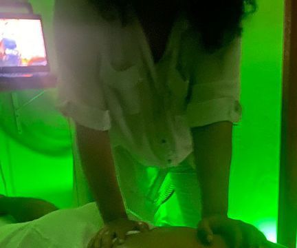 Massagem relaxante com finalização no oral
Massagem Nuru com tântrica, te ensino a demorar mais para gozar.
Faço massagem relaxante para mulheres com finalização tântrico especial. 
